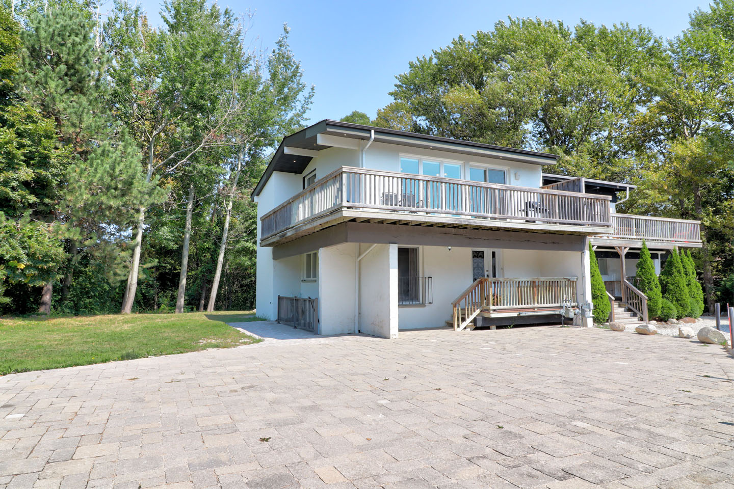 Blue Mountain Chalet - Exterior